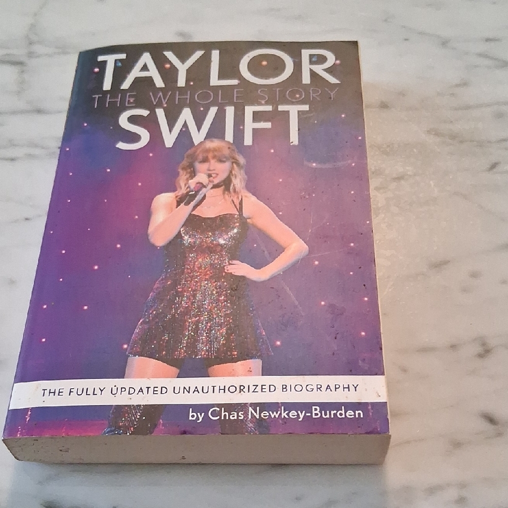 Taylor Swift Biography Book
